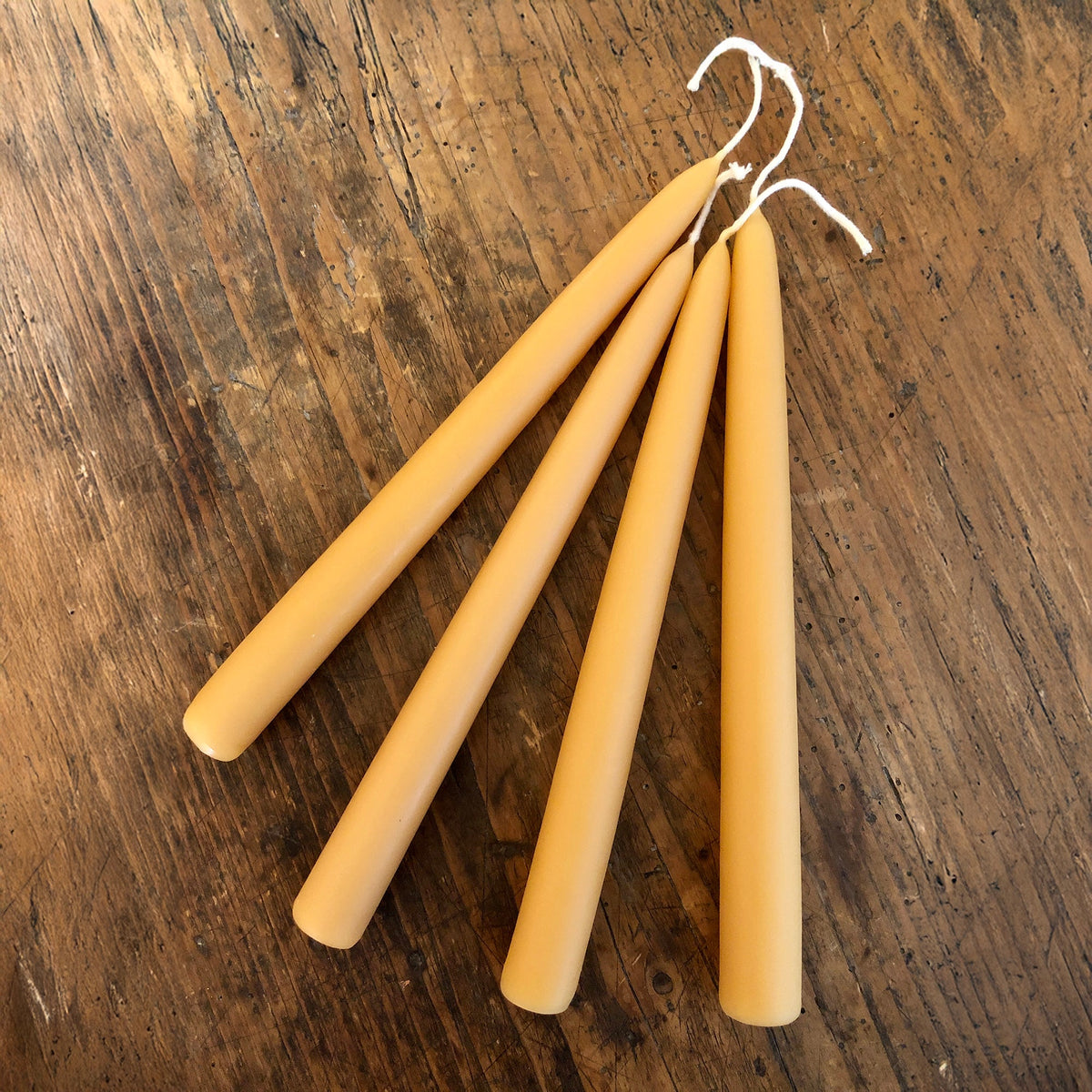 Stabkerzen handgetaucht, Bienenwachs
